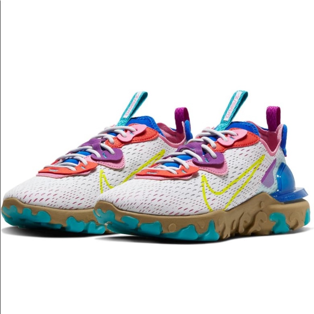 NIKE React Vision in Photon Dust/Hyper Blue